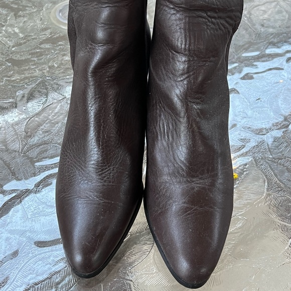 Size 7 1/2 brown boots. - Picture 8 of 8